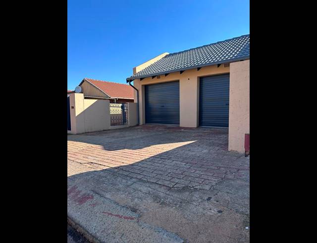 3 BEDROOM HOUSE FOR SALE IN VOSLOORUS EXT